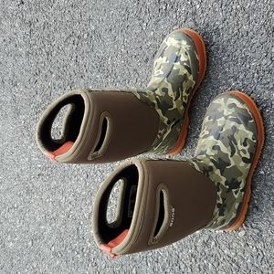 Kids size 2 Camo BOGS boots